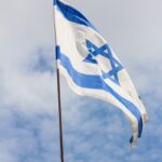 白天多云天空下的蓝白旗帜 以色列的遗嘱法 以色列的遗嘱认证法 以色列的继承法