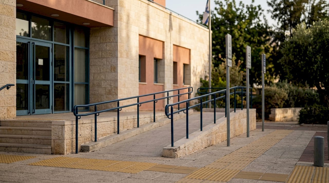 Israeli Ombudsman Complaints: Roles, Rights, and How to File 3 Accessible entrance to Israeli public office