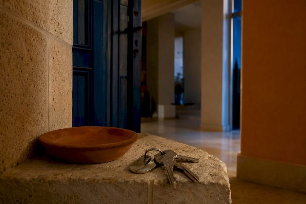 Apartment keys in an Israeli home entryway